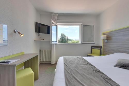 Ένα ή περισσότερα κρεβάτια σε δωμάτιο στο Contact Hôtel O'Nice Saintes