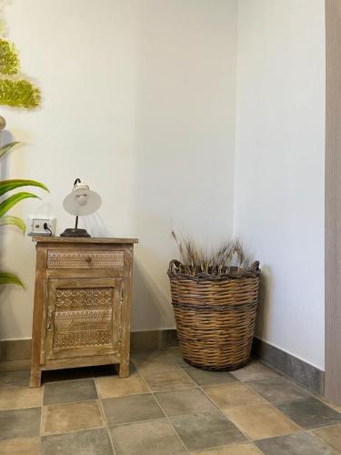 a table with a lamp and a basket in a room at Bàcula Nzícula Marzamemi in Marzamemi