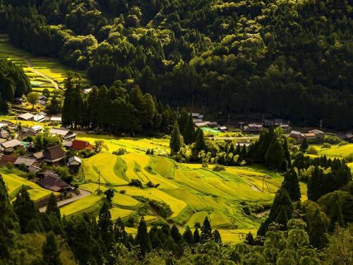 an aerial view of a golf course in the mountains at Racine Home Harie in Takashima