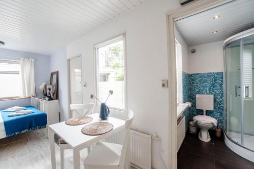Ένα μπάνιο στο Jopie's Guesthouse