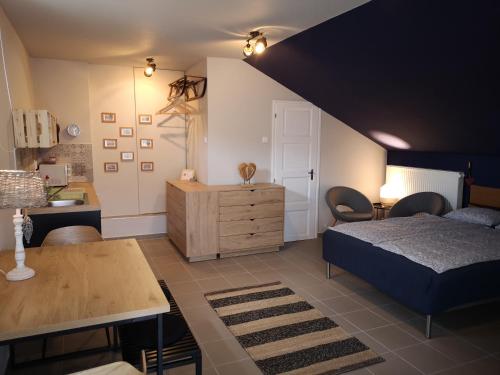 a bedroom with a bed and a table and a desk at Gyöngyszem Vendégház in Eger