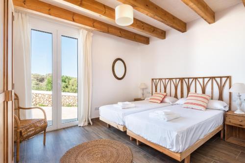 A bed or beds in a room at Finca Na Bona