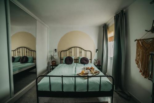 سرير أو أسرّة في غرفة في Casa Ola