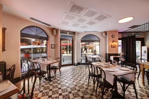 En restaurant eller et spisested på Faros Hotel Old City - Special Category
