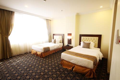 Кровать или кровати в номере Al Rabitah Al Fondoqeiah Hotel Apartments