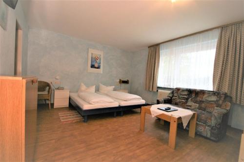 Katil atau katil-katil dalam bilik di ZUR TRAUBE Schwarzwaldhotel & Restaurant am Titisee