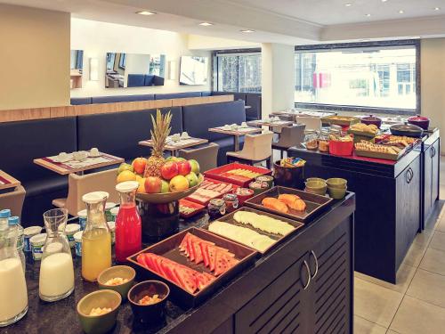 a buffet table filled with food and drinks at Mercure Sao Paulo Pamplona in São Paulo