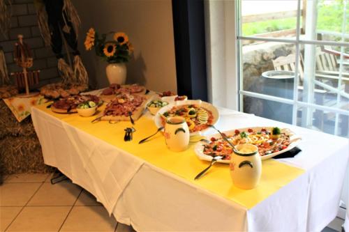 Makanan di atau berdekatan hotel