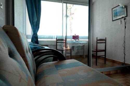 Postel nebo postele na pokoji v ubytování Face port Plage à 350m joli T2 clair 4 couchages avec parking privé, draps serviettes non fournies
