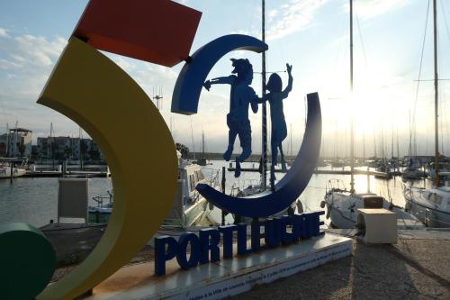Gambar di galeri bagi Face port Plage à 350m joli T2 clair 4 couchages avec parking privé, draps serviettes non fournies di Port Leucate