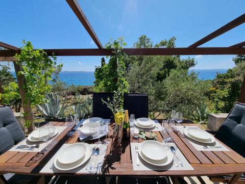 Orkula Hidden Paradise- Robinson Holiday House