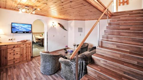 Mountain Apartments - living by Salner