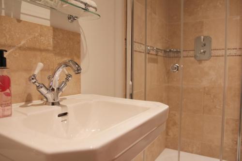 Croft House Guest Suite Painswick tesisinde bir banyo