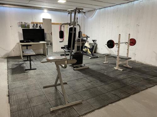 a gym with several equipment in a room at Casa Rural Vacacional in Puerto Real