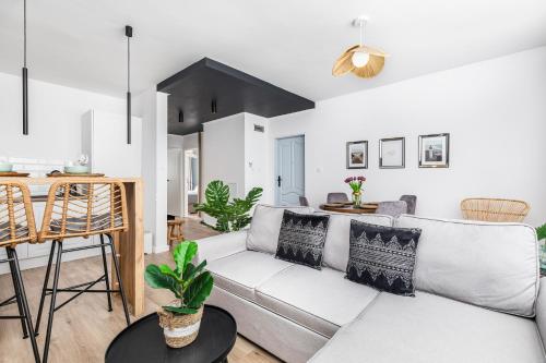 Nowoczesny Apartament z 2 Sypialniami z Widokiem na Miasto by Noclegi Renters