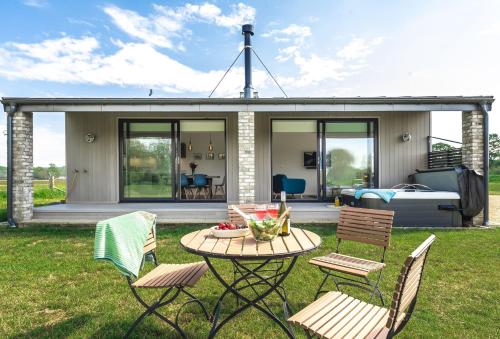 Lakeside Lodge
