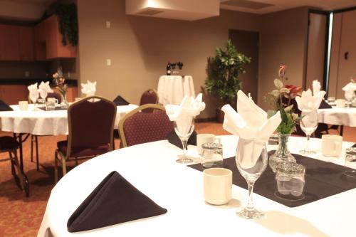 Restoran atau tempat lain untuk makan di Coast Grimshaw Hotel & Suites