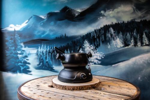 a pot sitting on top of a wooden table at Le Tête Pied Centre/Télécabine Saint-Gervais in Saint-Gervais-les-Bains