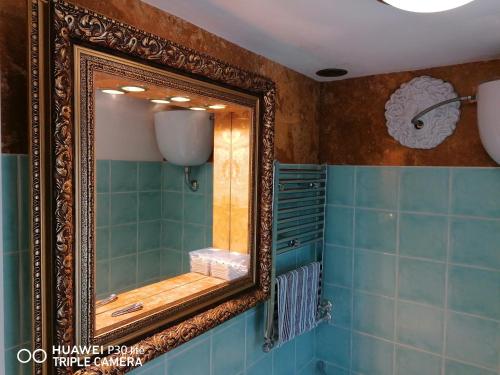Ένα μπάνιο στο Appartamento di una stanza 9km dal mare.