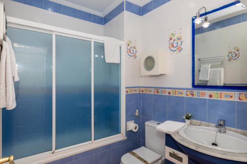 Salle de bains dans l'établissement weforyou La Paloma