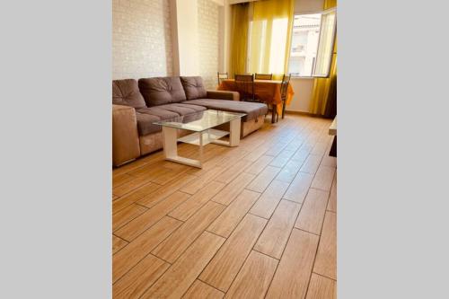 Charmant T3 a toulon commerces et bus à proximité