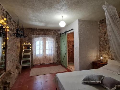 Gallery image of Peacefull and Romantic Hillside House in Jelsa