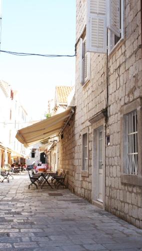 Old Town Dubrovnik Studio, Quiet Street, 2 min Stradun