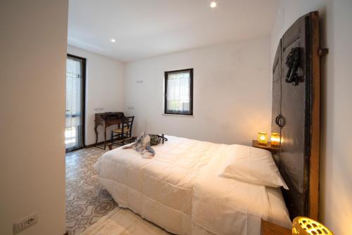 a bedroom with a large bed in a room at Dimora Morello in Poggio Morello