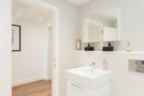 Ванная комната в Stunning 3 Bedroom Duplex By Kings Cross & Camden