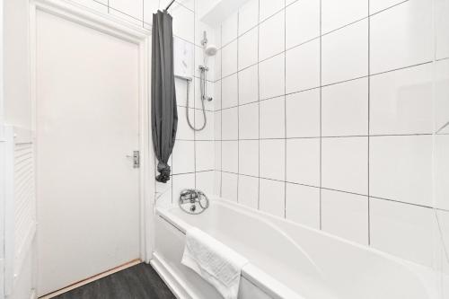 Ванная комната в Soho Apartment, Theatres & Old Compton Street