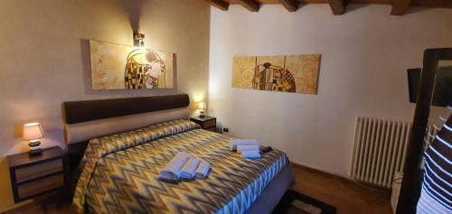 A bed or beds in a room at VILLA MARIANNA CON PISCINA PRIVATA ampi spazi esterni e WIFI FREE