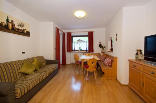 TV a/nebo společenská místnost v ubytování Residence Merk