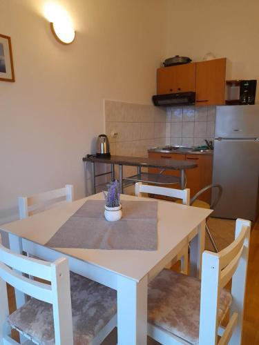 Gambar di galeri bagi Apartmani Julija i Danijel di Rab