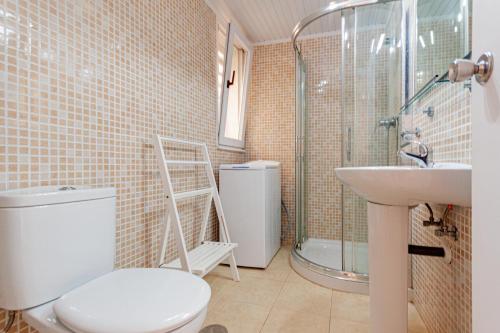 a bathroom with a toilet and a sink and a shower at Arpon 8C in La Manga del Mar Menor