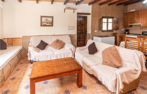A kitchen or kitchenette at Awesome Home In Montefrio