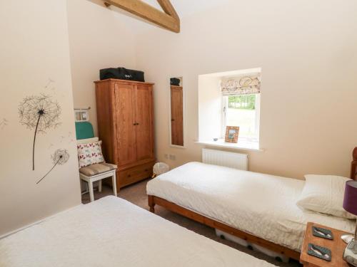 Säng eller sängar i ett rum på Hemmel Cottage