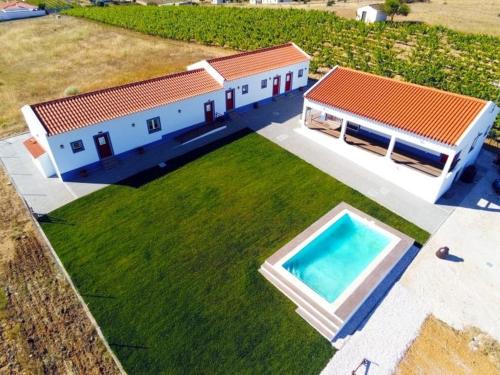 an overhead view of a house with a swimming pool at Quinta do Grande Lago in Reguengos de Monsaraz