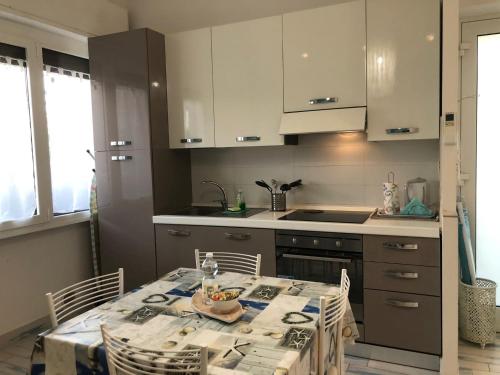 A kitchen or kitchenette at Appartamento ADRIANA