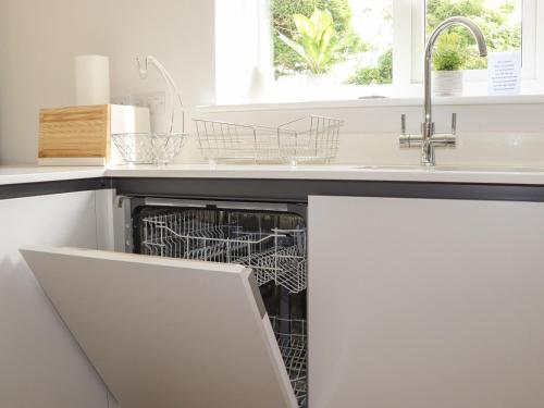 Η κουζίνα ή μικρή κουζίνα στο Chi Gwynn