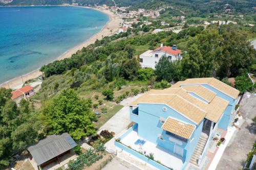 Agios Georgios - 2 Beds - Sleeps 5 - Free Parking