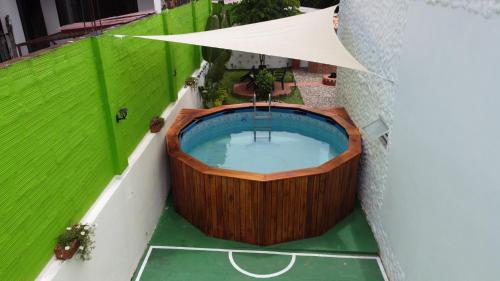 Bazén v ubytování Casa Lilí Guaduas nebo v jeho okolí