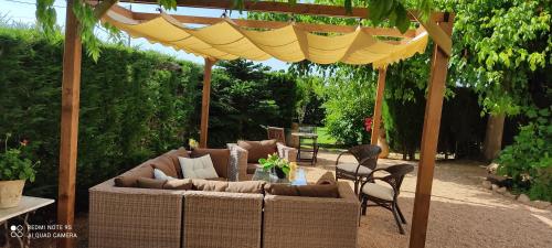 Taman di luar Casa Rural "Can Abres" Vilobi d`Onyar Girona