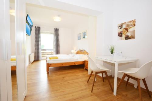 Ένα ή περισσότερα κρεβάτια σε δωμάτιο στο Sonniges Apartment mit Balkon in Ruhelage