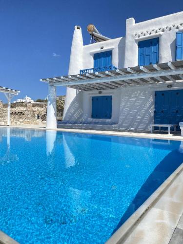Myrovi Harmony Suites - Sea View & Pool in Kanalia