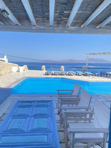 Myrovi Harmony Suites - Sea View & Pool in Kanalia