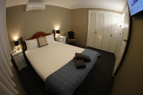 Ένα ή περισσότερα κρεβάτια σε δωμάτιο στο Sleepy Hill Motor Inn