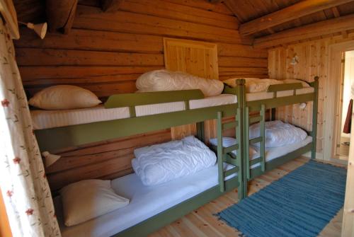 Katil dua tingkat atau katil-katil dua tingkat dalam bilik di Bessheim Fjellstue og Hytter