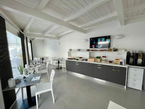 a kitchen with a table and chairs and a television at Matthew’s Home B&b in Peschici