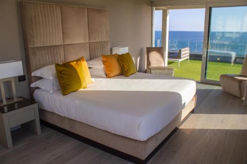 מיטה או מיטות בחדר ב-Hotel & Resort Tre Fontane Luxury