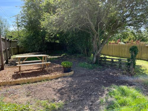 a picnic table in a yard next to a fence at Moorview House in Bideford